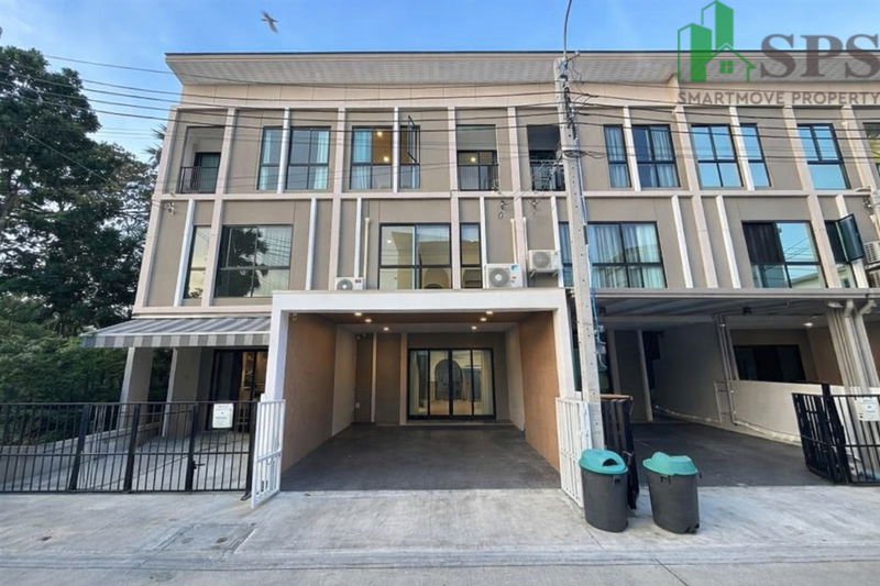 Townhouses for rent : Townhome for Rent Patio Srinakarin–Rama 9 (Krungthep Kreetha) Beautifully Decorated SPSEVE1745)