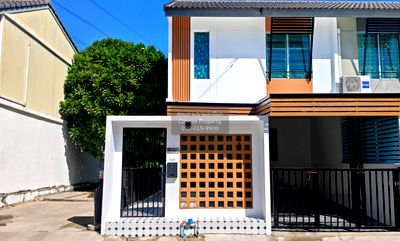 Townhouses for sale Samut Prakarn : For Sale Townhouse/Townhome  , Baan Pruksa 87/2 Srinakarin - Bangna , newly renovated , Bang Kaeo , Bang Phli , Samut Prakarn , CX-141588 ✅ Live chat with us ADD LINE @connexproperty ✅