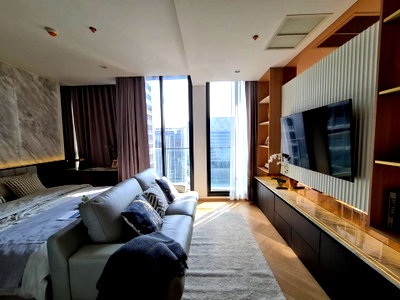 Condos for sale : SL004/For sale  Noble Ploenchit, high floor, beautiful view, fully furnished, ready to move in. Heart of Ploenchit