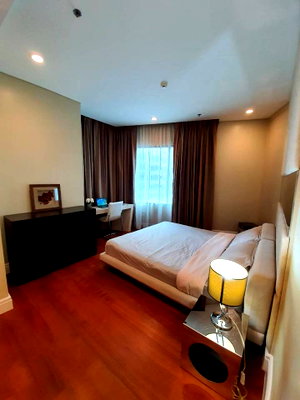 Condos for rent : P-46570 Pool View! Bright Sukhumvit 24 - 1 Bed Near BTS - Ready to Move in 50,000 THB | Line Id @easythaihome | +66(0)85-592-2897