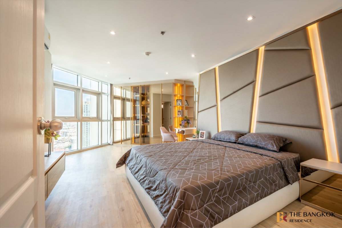 picture 👑 Stunning Luxury Duplex Residence at Belle Grand Rama 9 near Mrt Rama9 - 4/18
