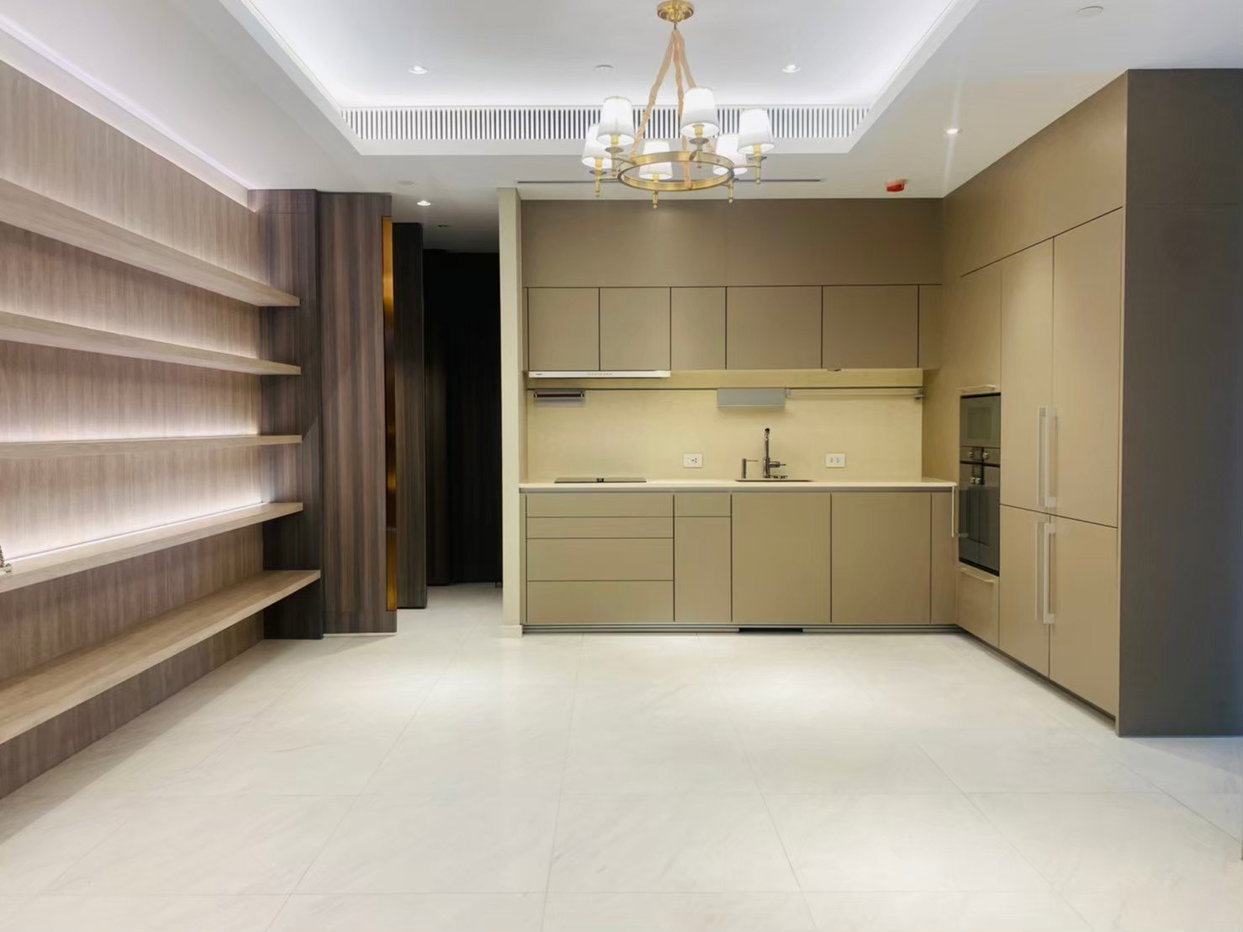 รูป LTH7617 – Sindhorn Tonson FOR RENT 2 beds 2 baths size 106 Sq.M. Nearby BTS Phloen Chit station ONLY 140k/Month - รูปที่ 5/8