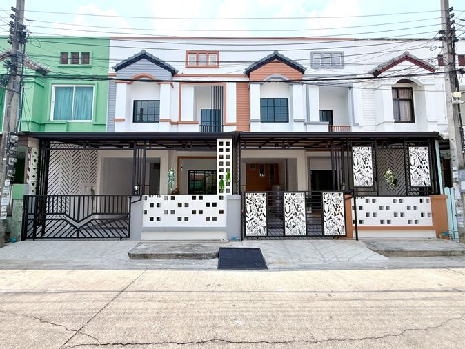 ลดราคาพิเศษ..ทาวน์เฮ้าส์ 2ชั้น  (2หลังติดกัน)  รีโนเวทใหม่  ทำเลดี  ม.ณัฐกานต์  ซ.สายไหม 64  ซอยย่อย3   ทำเลดี ไม่มีบ้านตรงข้าม มีเฟอร์พร้อม