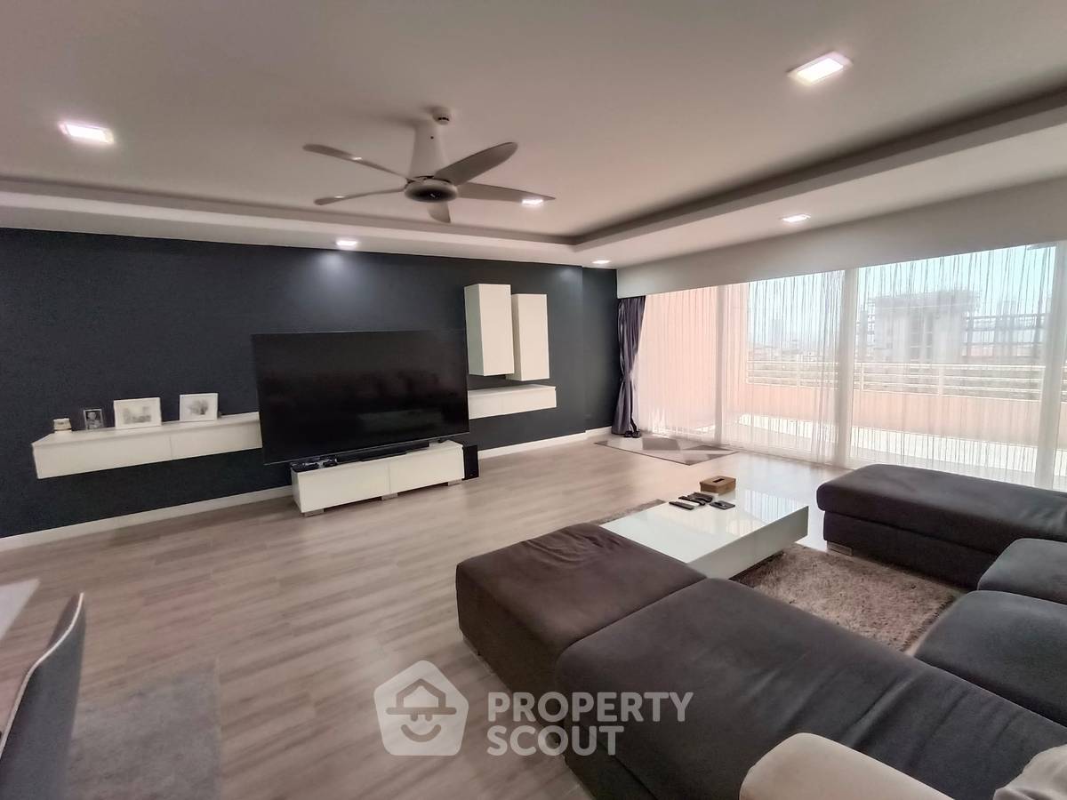 รูป คอนโด 2-ห้องนอน ที่ เอคเซคคิวทิฟ เรสซิเดนซ์2 4 พระตำหนัก ใกล้ ถนนพระตำหนัก พัทยา (ID 2600430) - รูปที่ 7/33