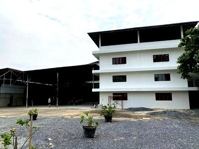 เช่าโรงงาน ซอยลาซาล (สุขุมวิท 105) : HR3239ให้เช่าโกดังพร้อมออฟฟิศ รีโนเวทใหม่ทั้งหลัง ทำเลทอง ย่านบางนา กม.2 เยื้องเซ็นทรัลบางนตอบโจทย์ทุกธุรกิจ SME & E-commerce