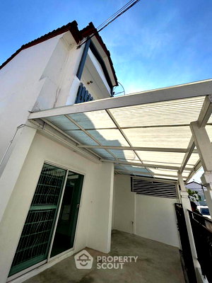 Townhouses for sale Bangkok : 3-BR Townhouse in Nong Khaem (ID 2667524)