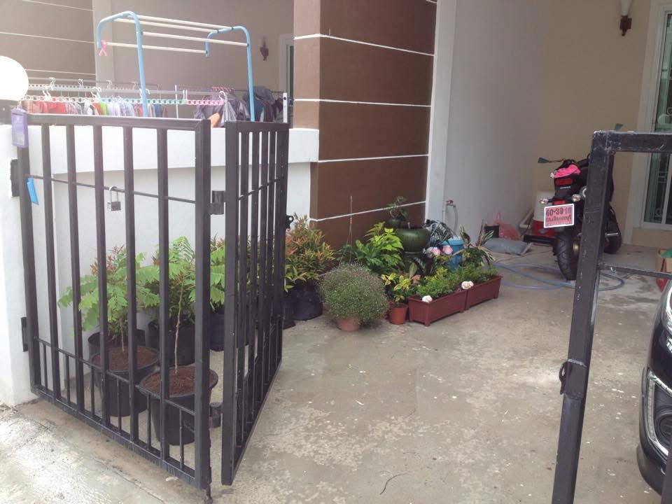 รูป ขายทาวเฮ้าส์ 2 ชั้น หมู่บ้านโฮมอินทาวน์ พานทอง ชลบุรี - รูปที่ 7/9