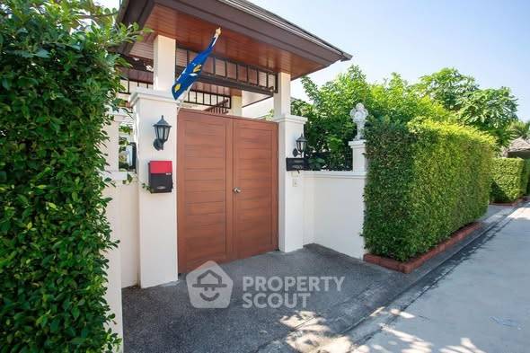 picture 3-BR Condo 150 Sqm For Sale, Beach 7 Condominium Near Jomtien Beach (ID 2673223) - 1/31