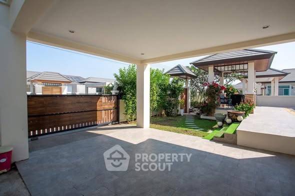 picture 3-BR Condo 150 Sqm For Sale, Beach 7 Condominium Near Jomtien Beach (ID 2673223) - 3/31