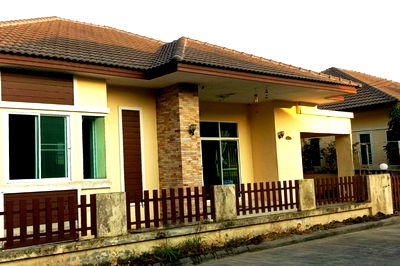 Houses for sale Ban Bueng District Office  : FOR SALE  HOUSE PROPERTY  2100000 BAHT.