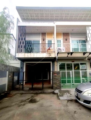 Townhouses for sale Hat Yai Songkhla : FOR SALE  TOWNHOUSE PROPERTY  2646000 BAHT.