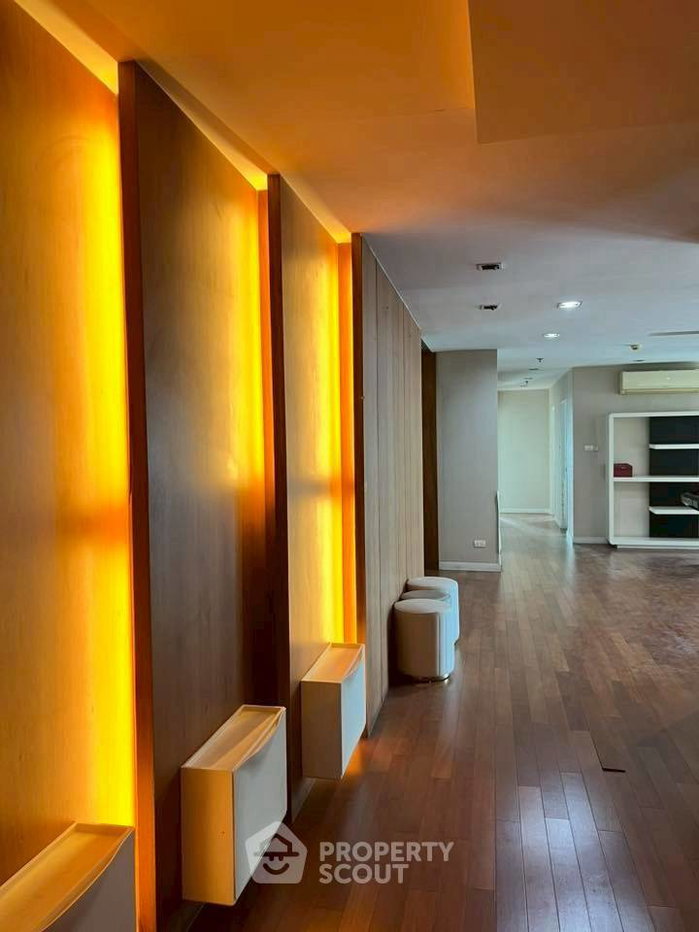picture 30th-Floor 6-BR Condo At Belle Grand Rama 9, MRT Phra Ram 9 (ID 2672049) - 2/14