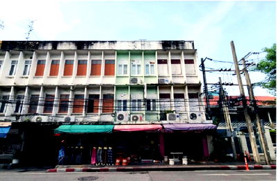 Shophouses for sale One Bangkok : FOR SALE  COMMERCIAL BUILDING PROPERTY  9950000 BAHT.