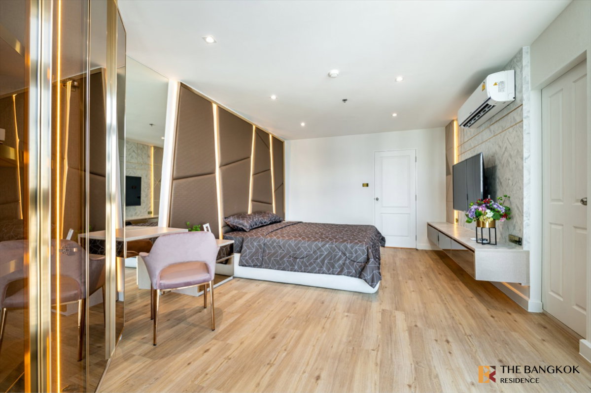 picture 👑 Stunning Luxury Duplex Residence at Belle Grand Rama 9 near Mrt Rama9 - 10/18