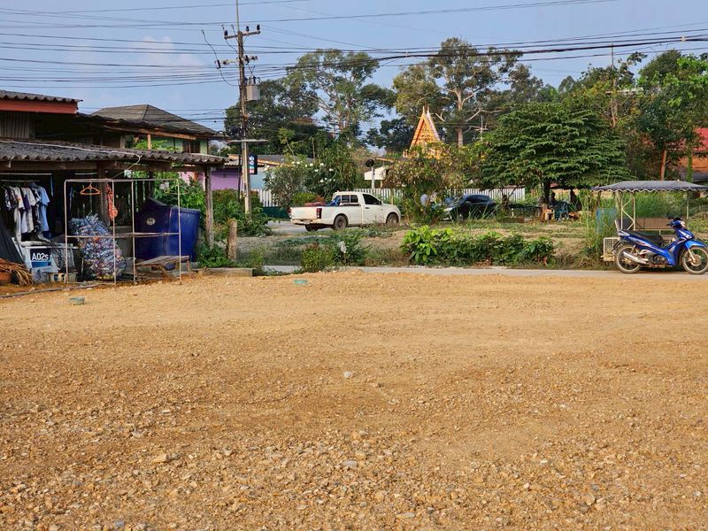 รูป ประกาศขายที่ดินถมแล้ว 100 ตรว. ใกล้ทะเล เพียง 2 กม. ราคา 1.5 ลบ. พร้อมโอน - รูปที่ 1/9