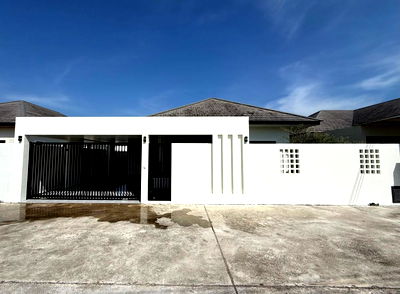 บ้านเดี่ยว ภูเก็ต : ขายหมู่บ้านมันดาราวิลล่า ถลาง - ย่าจันทร์ บ้านหลังใหญ่ พื้นที่เยอะ สะดวกสบาย จัดสวนสวยเต็ม