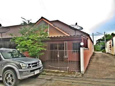 Townhouses for sale Chonburi : FOR SALE  TOWNHOUSE PROPERTY  855000 BAHT.