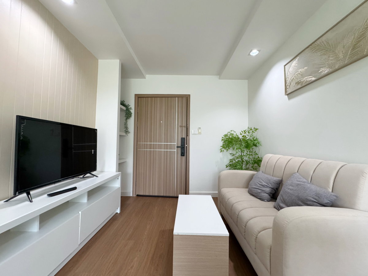 For rent: Royal Place Condo on the Bypass Road, near the Lotus Samkong–Kathu intersection. Fully furnished with electrical appliances.