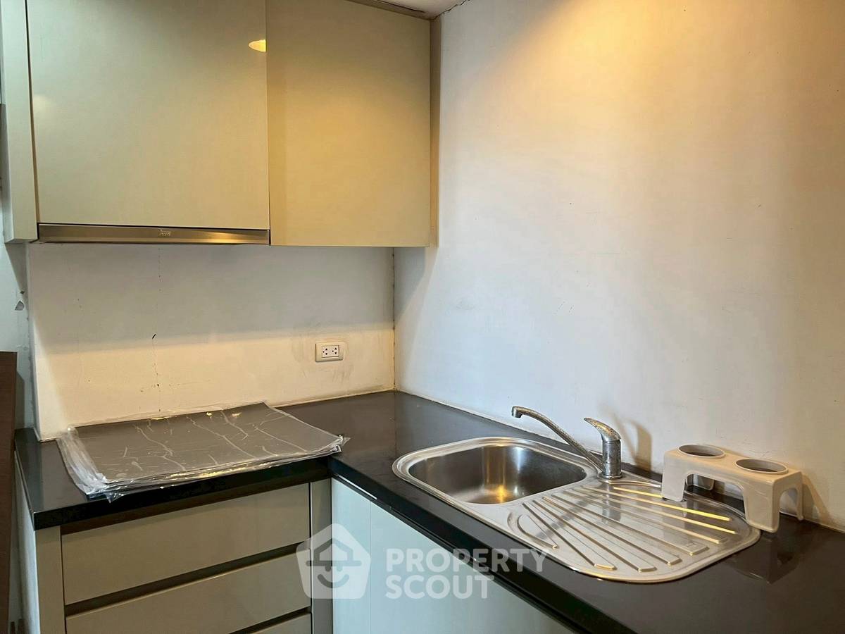 picture 30th-Floor 6-BR Condo At Belle Grand Rama 9, MRT Phra Ram 9 (ID 2672049) - 14/14