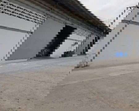 ให้เช่าโกดังพร้อมสำนักงาน พื้นที่ 800 ตารางเมตร ริมถนนบางนา-ตราด ขาออก บางนา กม.11.5 ทำเลดีมาก รถเทรลเลอร์ 40 ฟุต เข้าออกได้