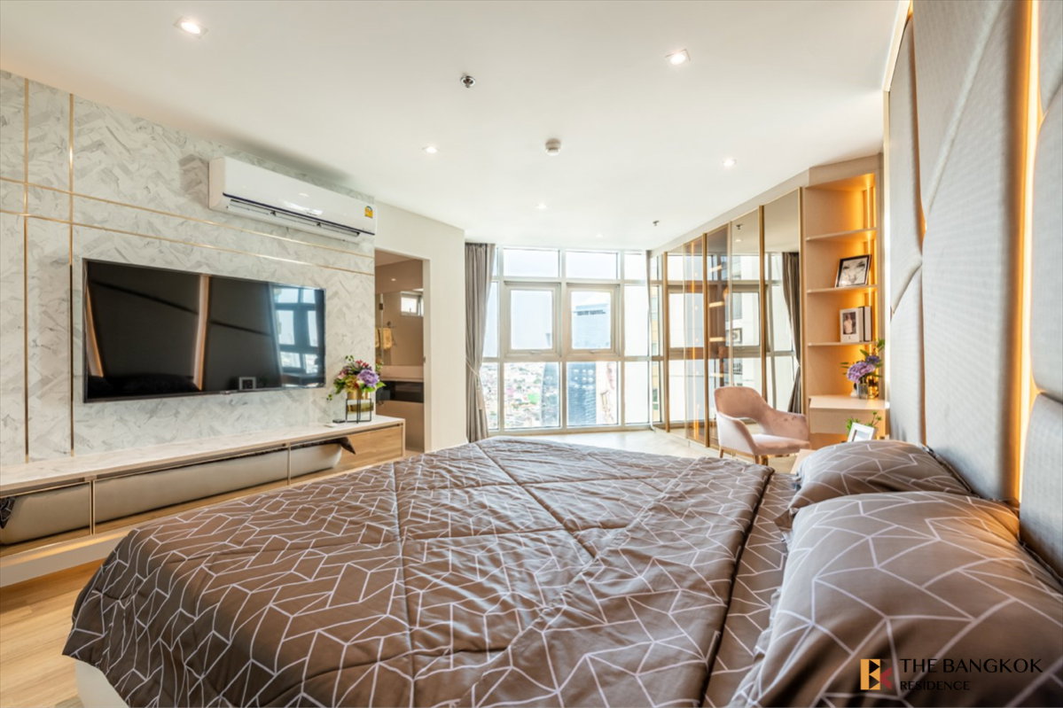 picture 👑 Stunning Luxury Duplex Residence at Belle Grand Rama 9 near Mrt Rama9 - 5/18