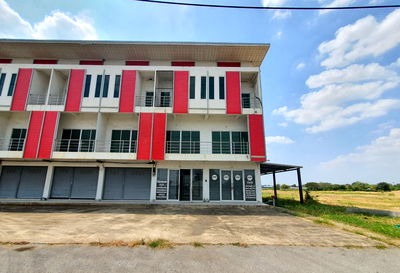 Shophouses for sale Saraburi : Commercial building for sale,3-floors, 49 sq.wah. Chalermprakiat Saraburi