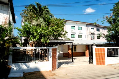 Twin houses for rent Chiang Mai : For Rent: House near Kad Manee Market, Beautifully Decorated, Ready to Move In (ID:605HR)