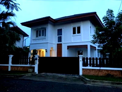 เช่าบ้านเดี่ยว วิทยาลัยเทคโนโลยีทปุมธานี : ให้เช่าบ้านเดี่ยว 2 ชั้น หมู่บ้าน บุษบา ปทุมธานี / ติดโรงพยาบาลกรุงสยามเซนต์คารอส / ใกล้ ตลาดพูนทรัพย์  / เฟอร์นิเจอร์ครบ / อยู่อาศัย