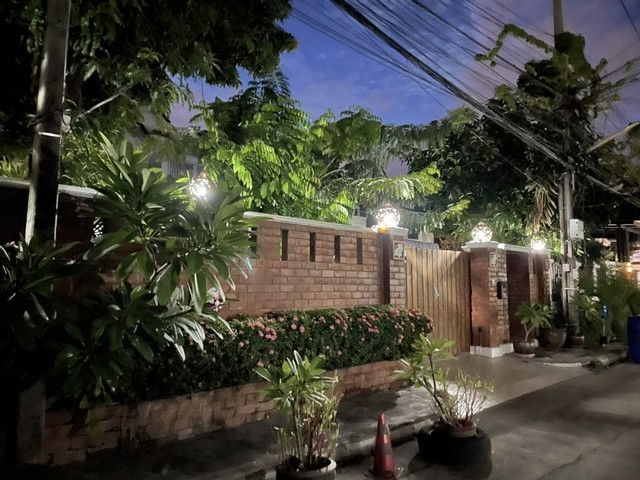 รูป HR3233ให้เช่าบ้านเดี่ยว 2 ชั้น ซอยนวมินทร์ 111 – พื้นที่กว้าง สวนร่มรื่น พร้อมอยู่ บรรยากาศเงียบสงบ ลมเย็นสบาย เหมาะสำหรับพักอาศัยอย่างยิ่ง - รูปที่ 11/16