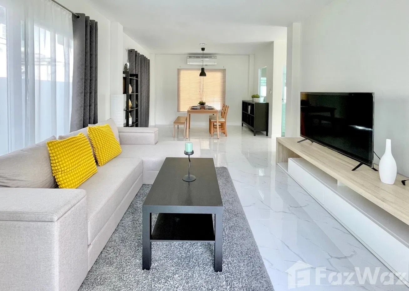 picture Modern with Spacious Living Area, Contemporary Design House 1942125 - 5/41