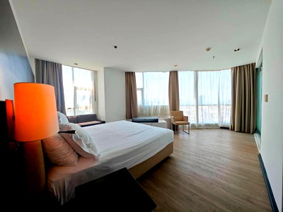 Condos for rent : ✨5-Star ✨Hotel Living! Massive 120sqm 2BR Unit in the Heart of Sathorn