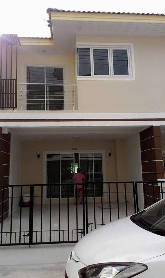 รูป ขายทาวเฮ้าส์ 2 ชั้น หมู่บ้านโฮมอินทาวน์ พานทอง ชลบุรี - รูปที่ 3/9