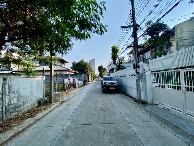 Land for sale, 105 sq wah, Din Daeng