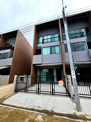 เช่าทาวน์โฮม เขตสะพานสูง : 🏡✨ ให้เช่า!ทาวน์โฮม 3 ชั้น บ้านกลางเมือง พระราม 9 - กรุงเทพกรีฑา 3 ห้องนอน 2 ห้องอาบน้ำ บ้านใหม่ หลังมุม หน้าบ้านโล่ง พร้อมเข้าอย