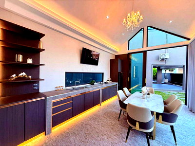 Houses for sale Chonburi : “Luxury move-in ready home on a spacious plot, featuring a separate guest house and beautifully landscaped garden.”