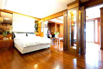 Condos for sale BTS Thong Lo (Thong Lor) : 🔥Prime High-Demand High-Floor 1BR at Icon III Thonglor | 61.90 SQM | Skyline View | Luxury Condo Sukhumvit 55 [U1986095]