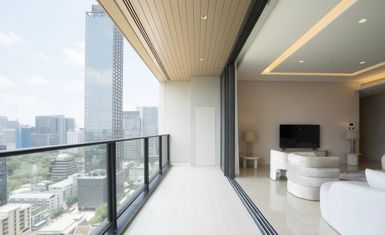 รูป LTH13706 – Condo for Rent | Sindhorn Residence | 359 sqm | 5 Beds 7 Baths | Near BTS Chidlom | 650K/Month | คอนโดให้เช่า ซินด์ฮอร์น เรสซิเดนซ์ - รูปที่ 9/15