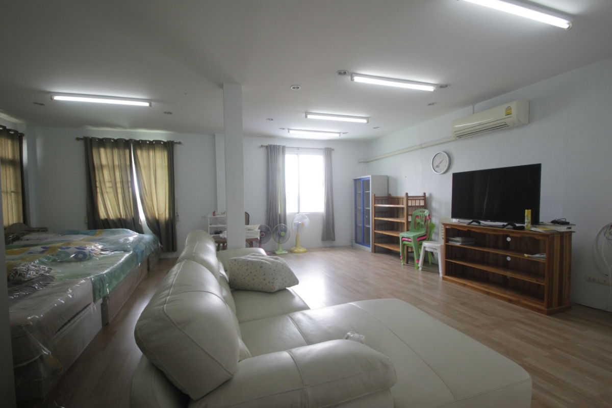 รูป บ้านเดี่ยวสารินซิตี้พระราม2 บ้านนภาเหิร บ้านติดน้ำบรรยากาศส่วนตัว พื้นที่กว้าง 305.3วา สวนรอบบ้าน ฮวงจุ้ยทำเลดี  - รูปที่ 24/44