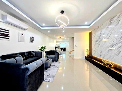 Townhouses for sale Chonburi : “Hot deal! Fully furnished, move-in ready townhouse near Jomtien Beach – booking fell through.”