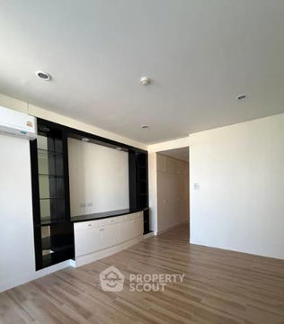 3-BR Condo at River House Condominium near MRT Hua Lamphong (ID 2597922)