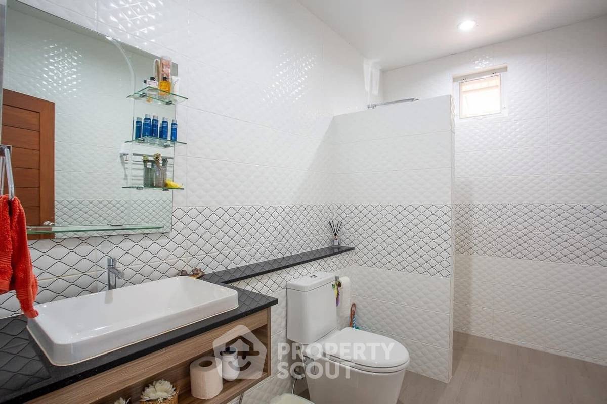 picture 3-BR Condo 150 Sqm For Sale, Beach 7 Condominium Near Jomtien Beach (ID 2673223) - 24/31