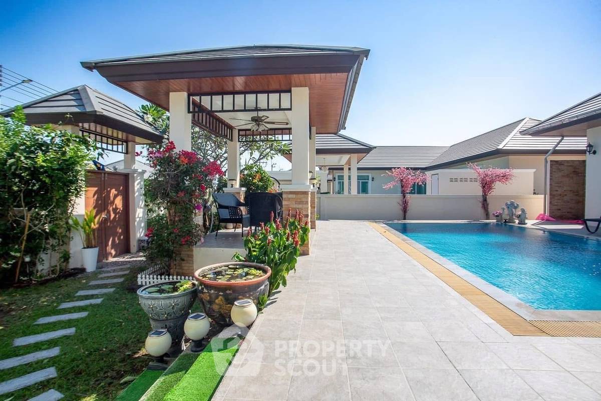 picture 3-BR Condo 150 Sqm For Sale, Beach 7 Condominium Near Jomtien Beach (ID 2673223) - 5/31