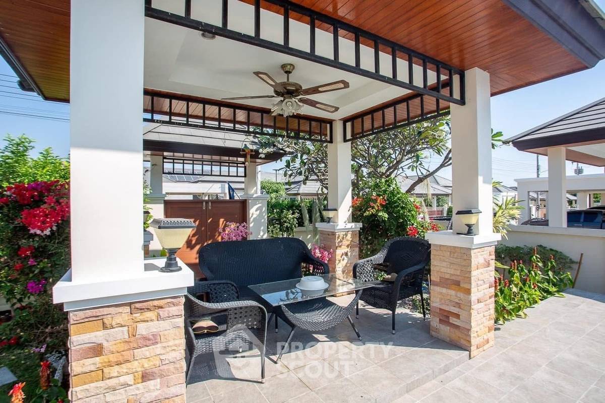picture 3-BR Condo 150 Sqm For Sale, Beach 7 Condominium Near Jomtien Beach (ID 2673223) - 7/31