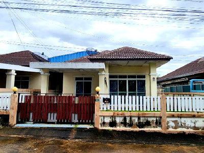 Houses for sale Pinthong Industrial Estate : FOR SALE  HOUSE PROPERTY  2300000 BAHT.