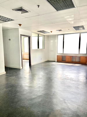 เช่าสำนักงาน วิทยาลัยเสนาธิการทหาร : สำนักงานให้เช่า ในโครงการ ฟอรั่ม ทาวเวอร์ รัชดา