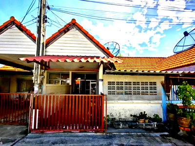 Townhouses for sale Hemaraj Chonburi Industrial Estate : FOR SALE  TOWNHOUSE PROPERTY  1050000 BAHT.