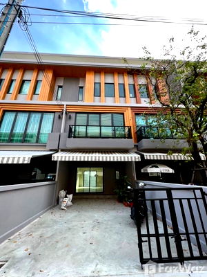 Townhouses for rent Bangkok : 3 Bedroom Townhouse for rent at Eigen Premium Townhome 1676012