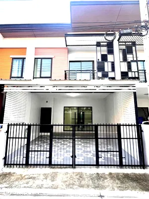Townhouses for sale Bangkok : 3Bedrooms Townhouse for sale 5352595