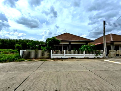 Houses for sale Hemaraj Chonburi Industrial Estate : FOR SALE  HOUSE PROPERTY  1890000 BAHT.