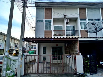 Townhouses for sale Chonburi : FOR SALE  TOWNHOUSE PROPERTY  1790000 BAHT.